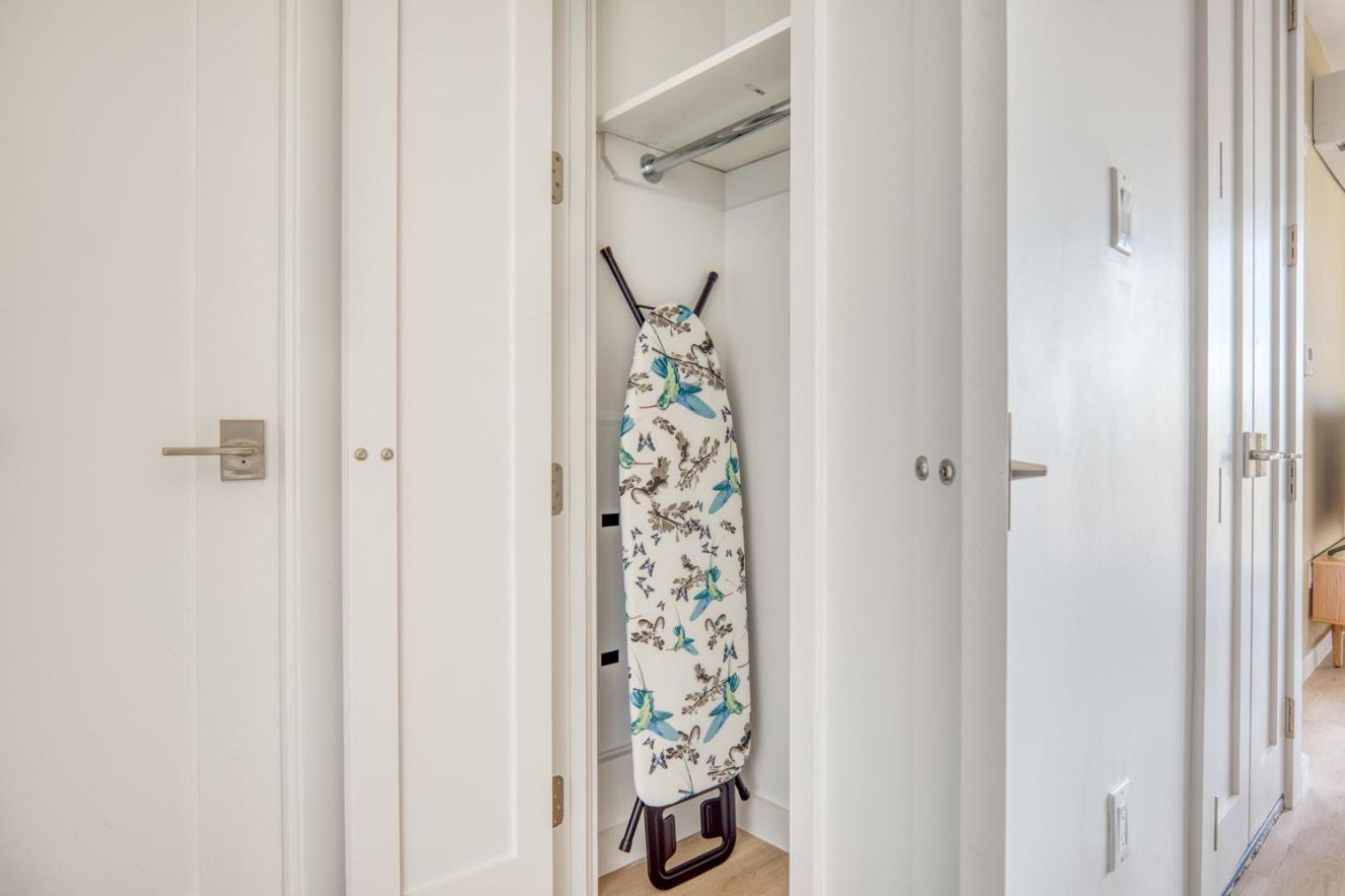 Dumbo 2br W Wd Roof Gym Nr Timeout Building Nyc-960 *