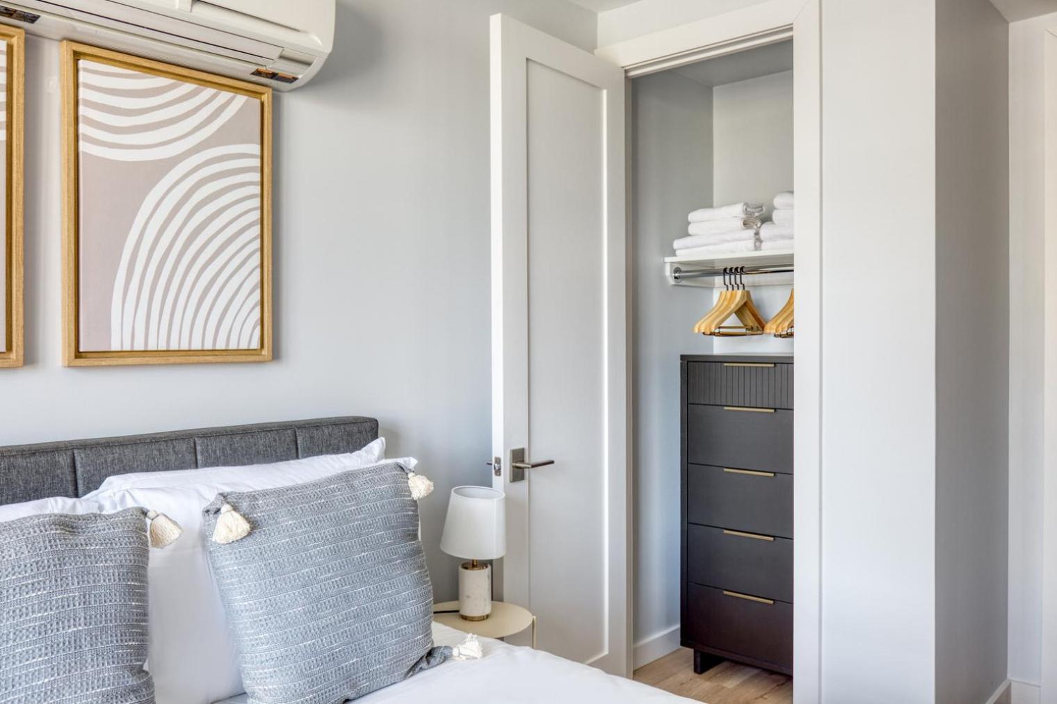 Dumbo 2br W Wd Roof Gym Nr Timeout Building Nyc-960 New York