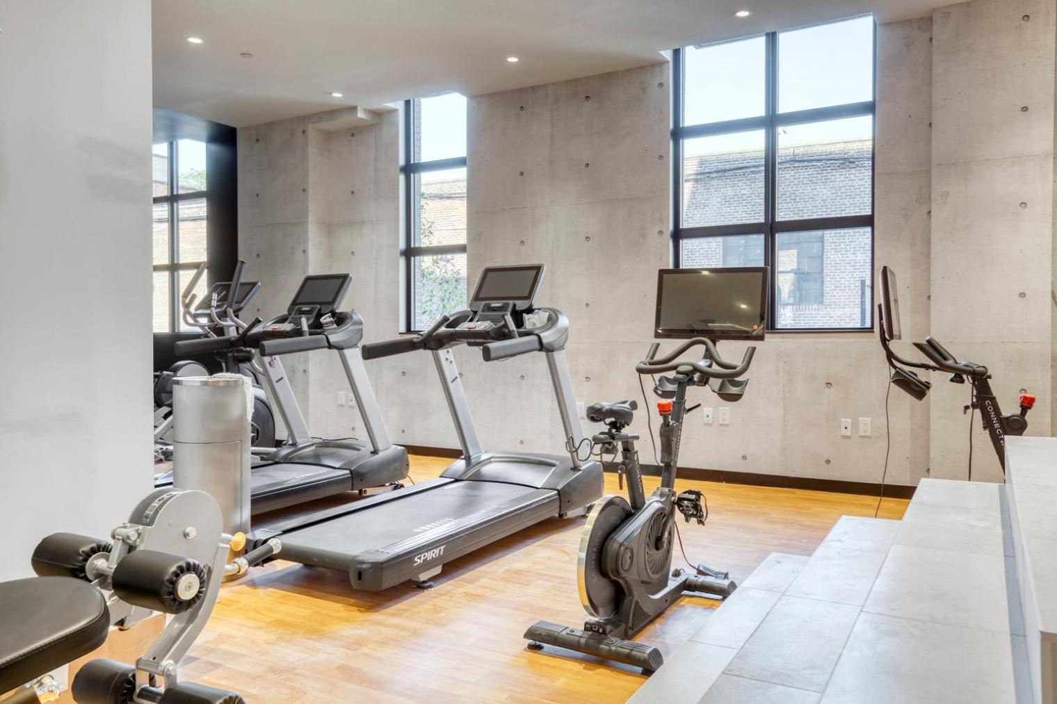 Dumbo 2br W Wd Roof Gym Nr Timeout Building Nyc-960 * New York